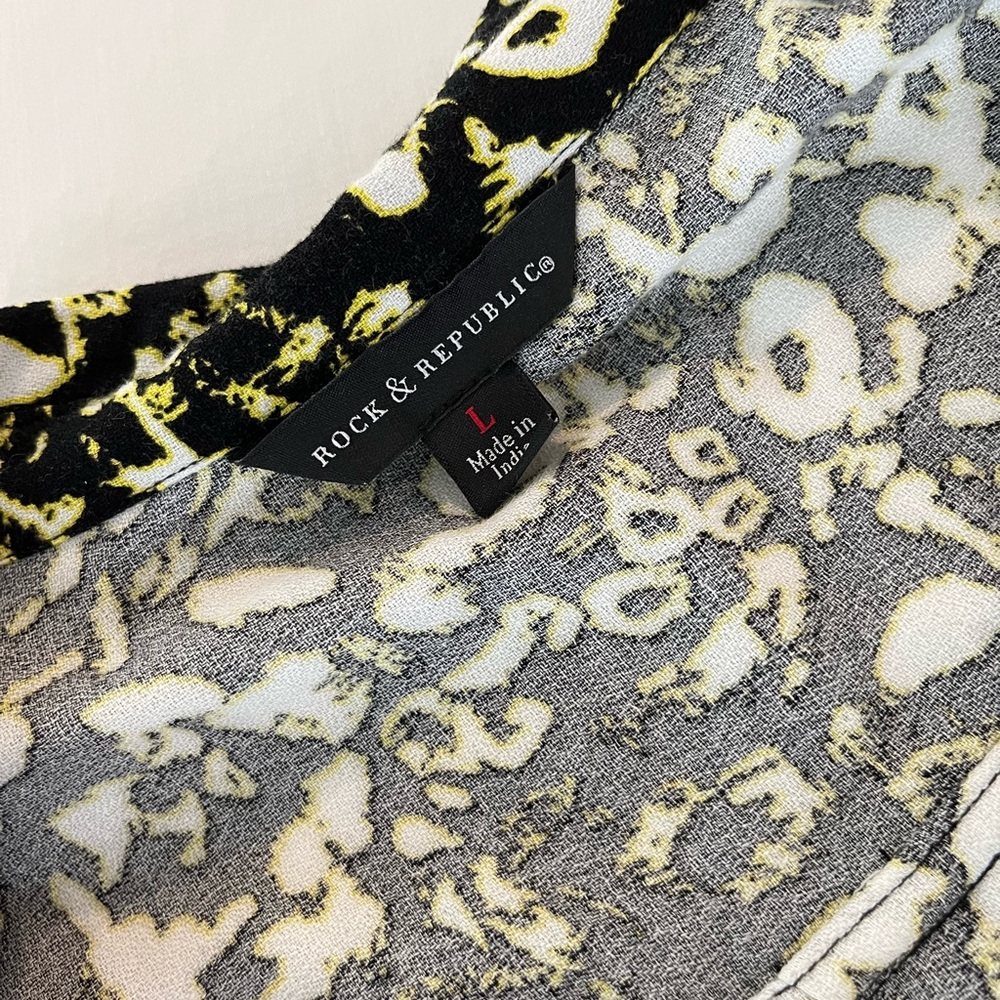 Large Women’s Rock & Republic Blouse Black yellow and white.